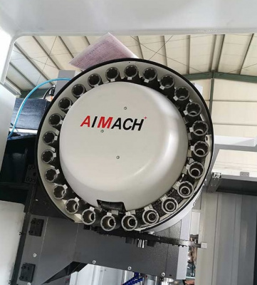 Вертикально-фрезерный обрабатывающий центр модели VMC1270L