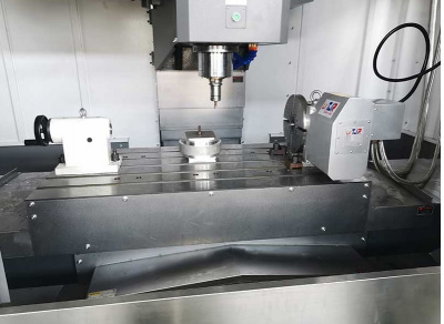 Вертикально-фрезерный обрабатывающий центр модели VMC1270L
