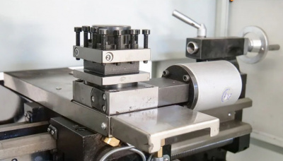 Токарный обрабатывающий центр с плоской станиной модели CNC210
